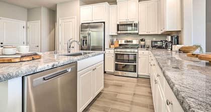 Relaxing Roseville Home w/ Outdoor Amenities