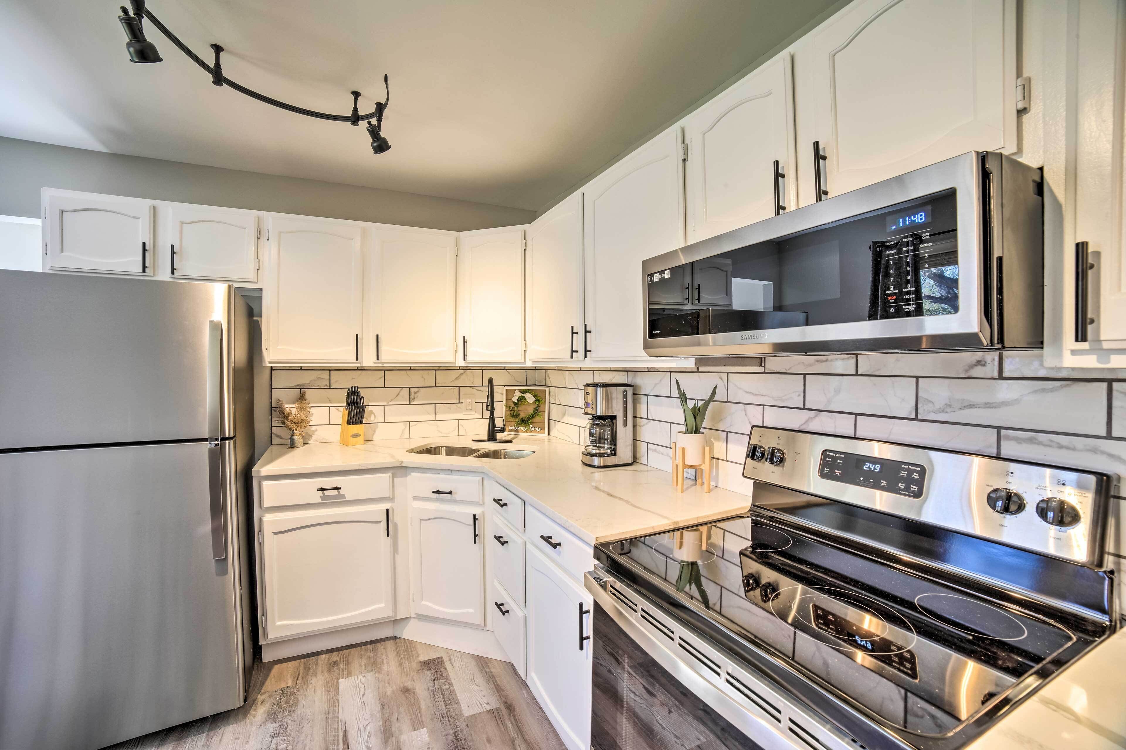 Cozy Hobart Retreat < 9 Mi to Lake Michigan!