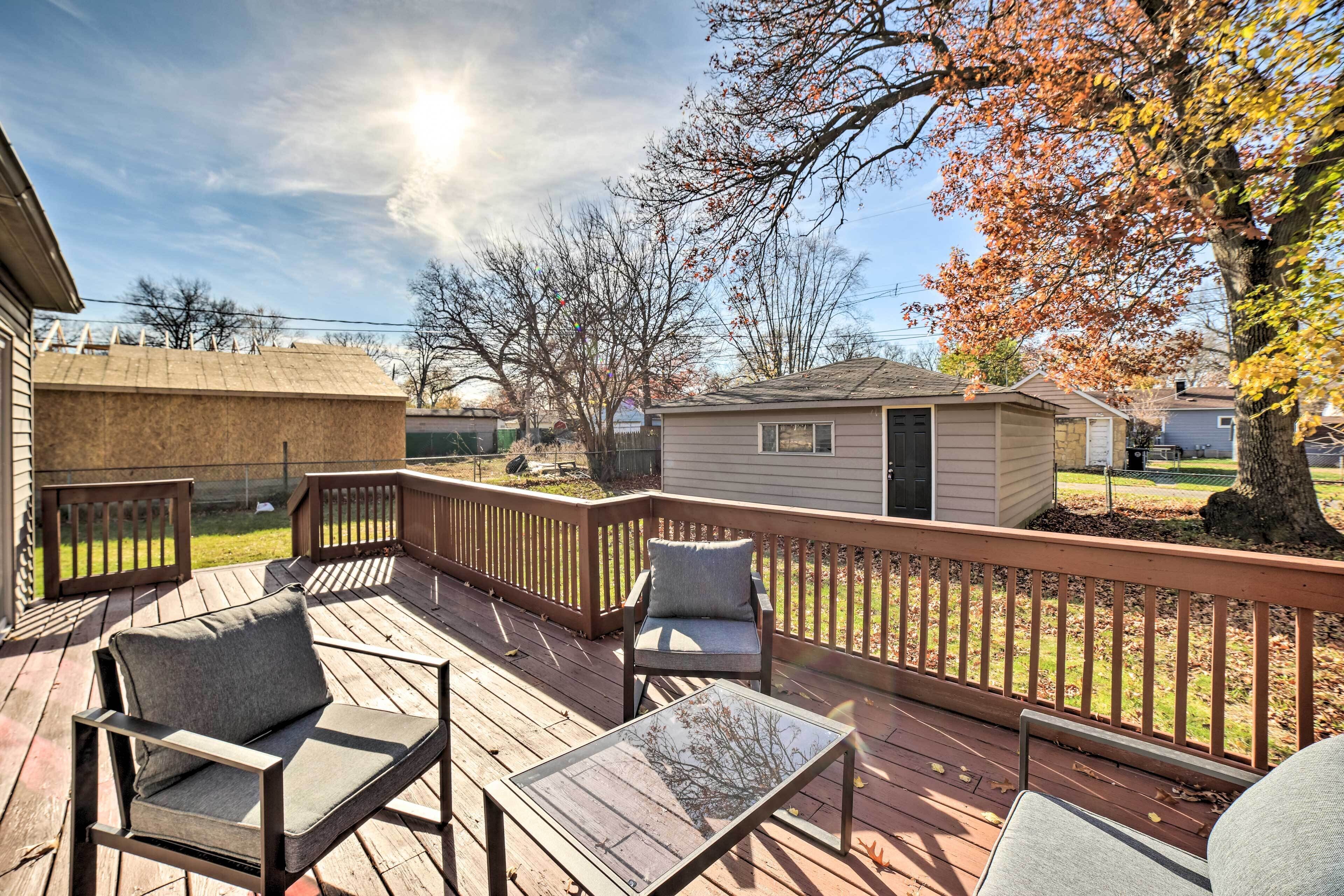 Cozy Hobart Retreat < 9 Mi to Lake Michigan!