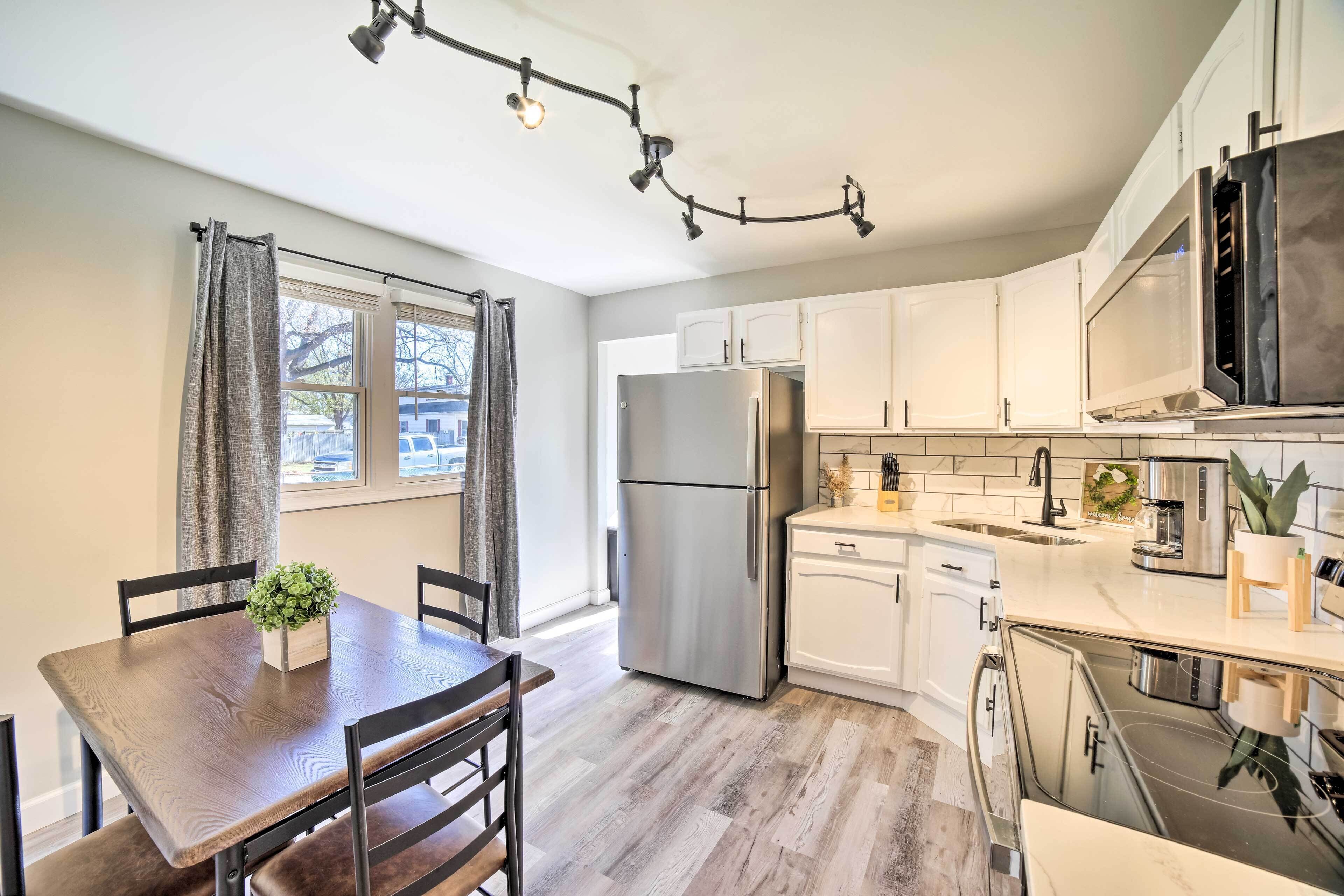 Cozy Hobart Retreat < 9 Mi to Lake Michigan!