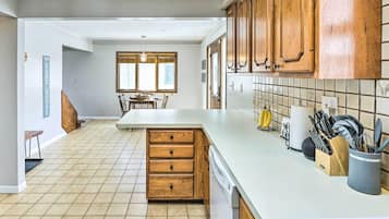 House (3 Bedrooms) | Private kitchen | Microwave, oven, stovetop, dishwasher
