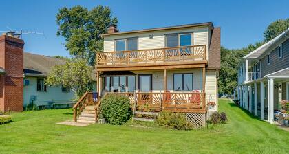 Anchor Bay Getaway on Lake St Clair With Dock!