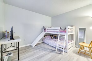 House (5 Bedrooms) | Interior