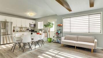 House (5 Bedrooms) | Interior