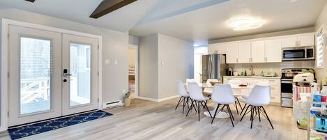 House (5 Bedrooms) | Interior