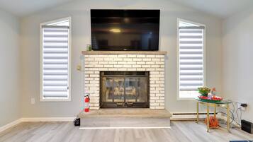 House (5 Bedrooms) | Interior