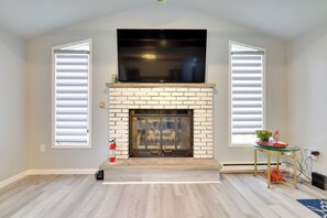 House (5 Bedrooms) | Interior