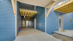 A blue house with a wooden deck and a covered porch. - Brownsville Vacation Rental Near National Park! (Brownsville)