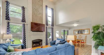 Hot Tub & Game Room: Spacious Live Oak Home!