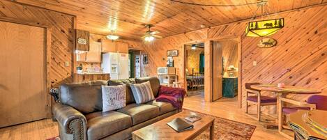 House (2 Bedrooms) | Interior