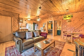 House (2 Bedrooms) | Interior