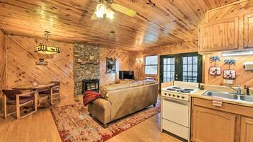 House (2 Bedrooms) | Interior