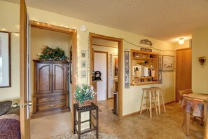 Interior - Yellowstone Country Retreat: Stunning Views! (Livingston)