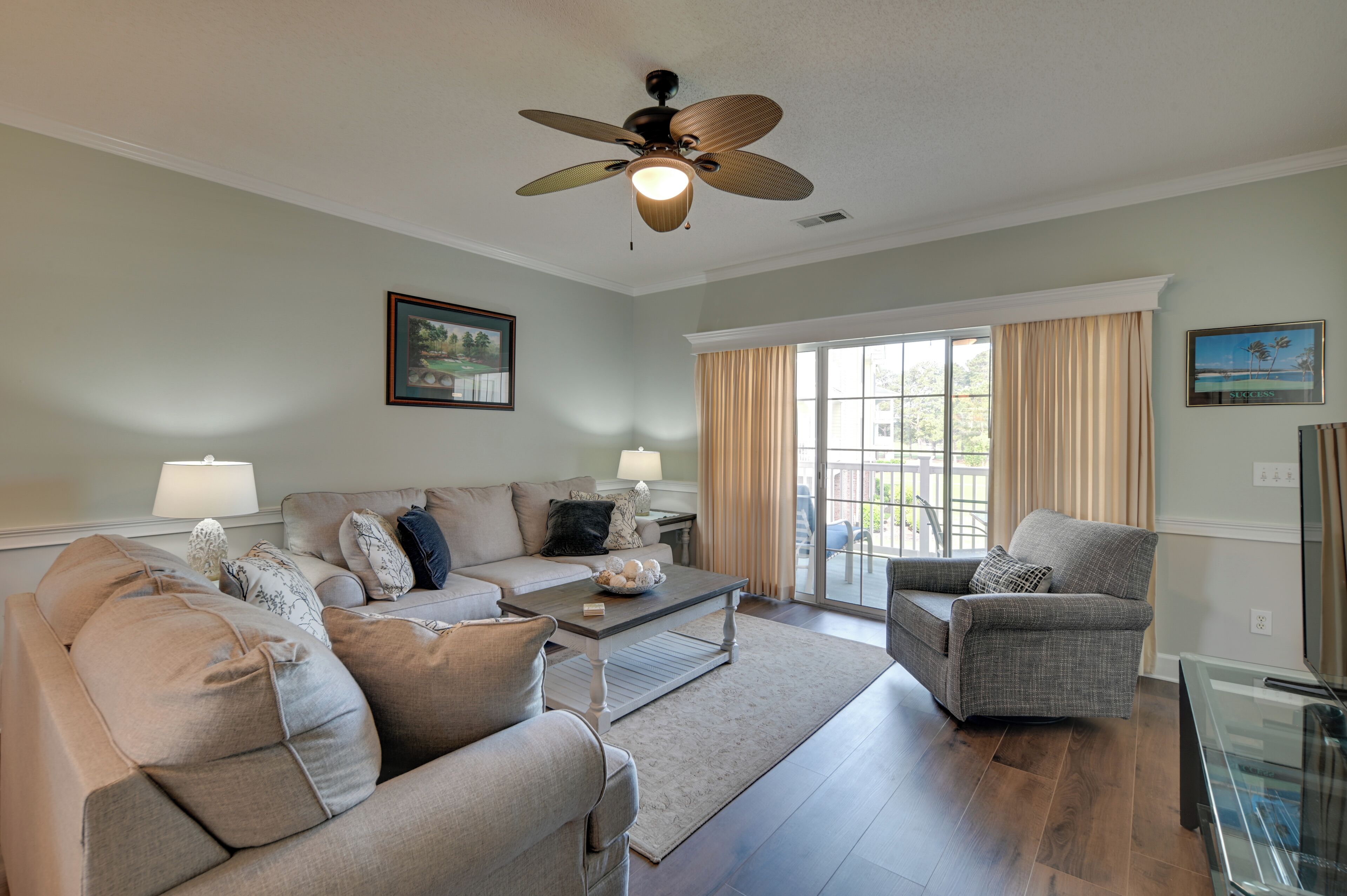 Sunny Condo, 3 Mi to Broadway at the Beach!