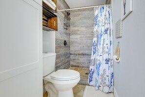 House (3 Bedrooms) | Interior - Tropical Naples Home Rental w/ Yard Near Beaches! (Naples)