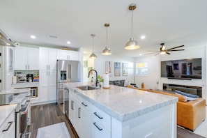 House (3 Bedrooms) | Interior