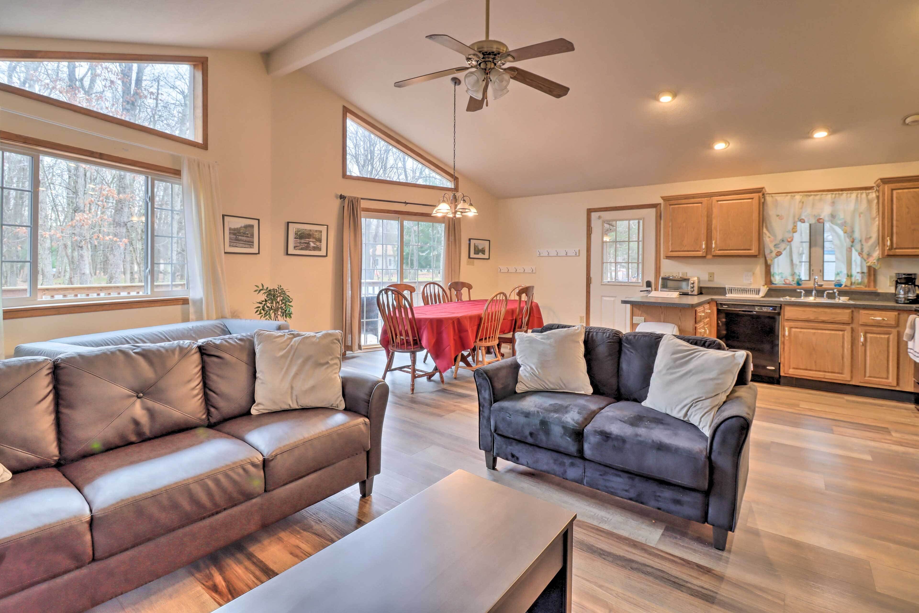 Rustic Poconos Retreat w/ Grill, 1 Mile to Lake!