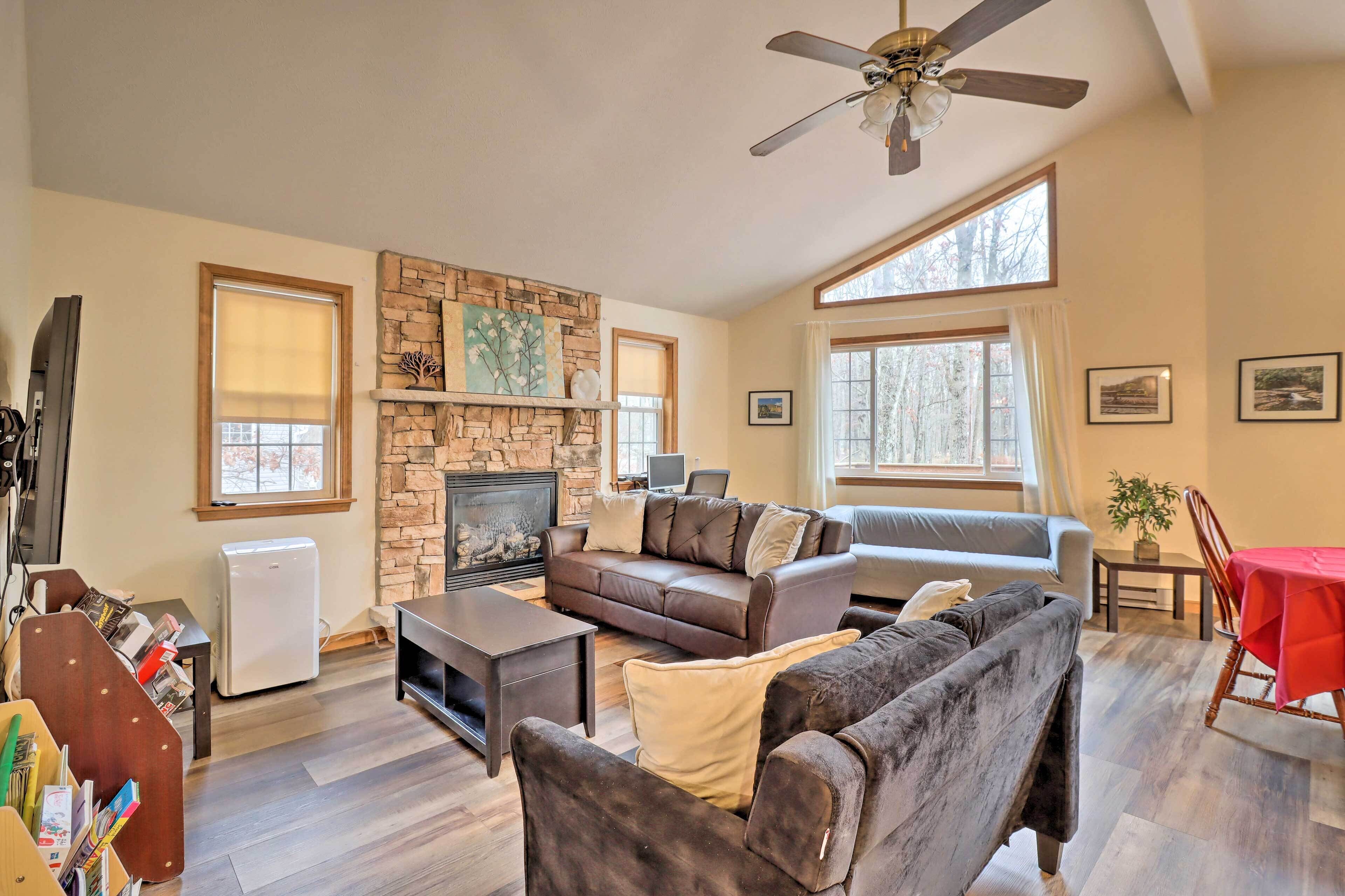 Rustic Poconos Retreat w/ Grill, 1 Mile to Lake!