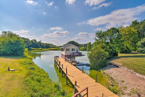 Idyllic Mt Sterling Retreat w/ Private Lake!