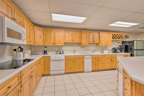 Idyllic Mt Sterling Retreat w/ Private Lake!