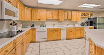 Idyllic Mt Sterling Retreat w/ Private Lake!