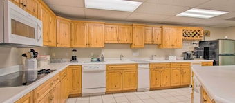 Idyllic Mt Sterling Retreat w/ Private Lake!