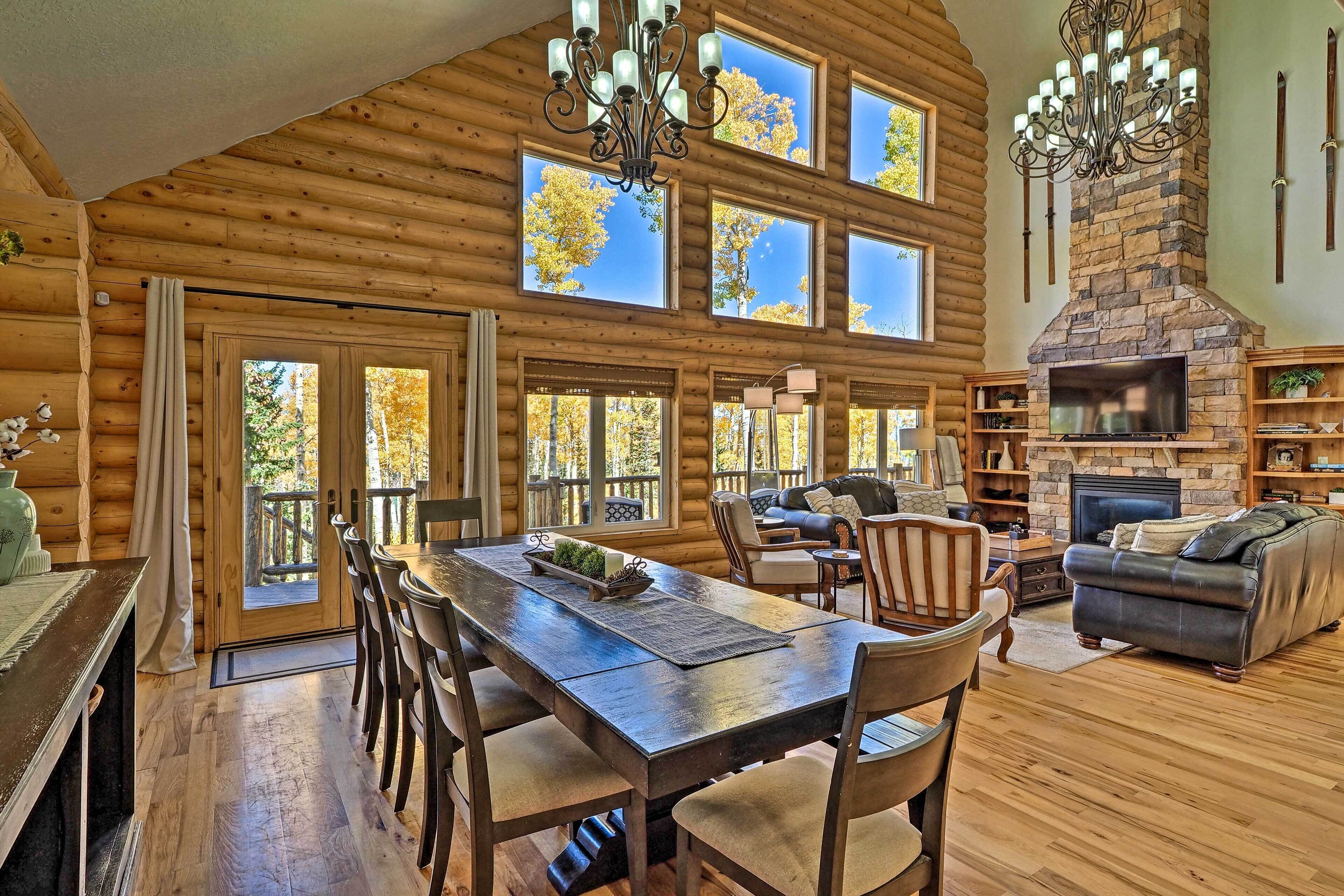 Spacious Mtn Manor, 1 Mi to Brian Head Resort!