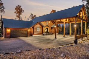 Interior - Spacious Mtn Manor, 1 Mi to Brian Head Resort! (Brian Head)