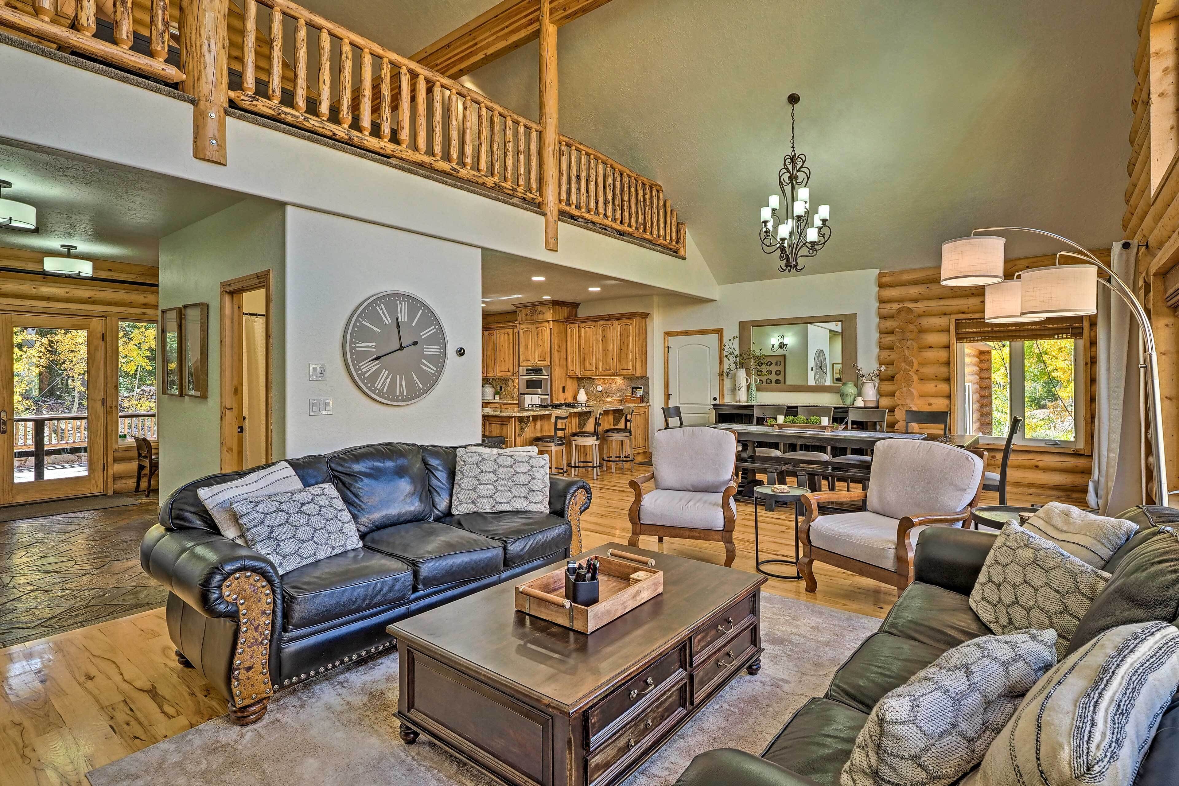 Spacious Mtn Manor, 1 Mi to Brian Head Resort!