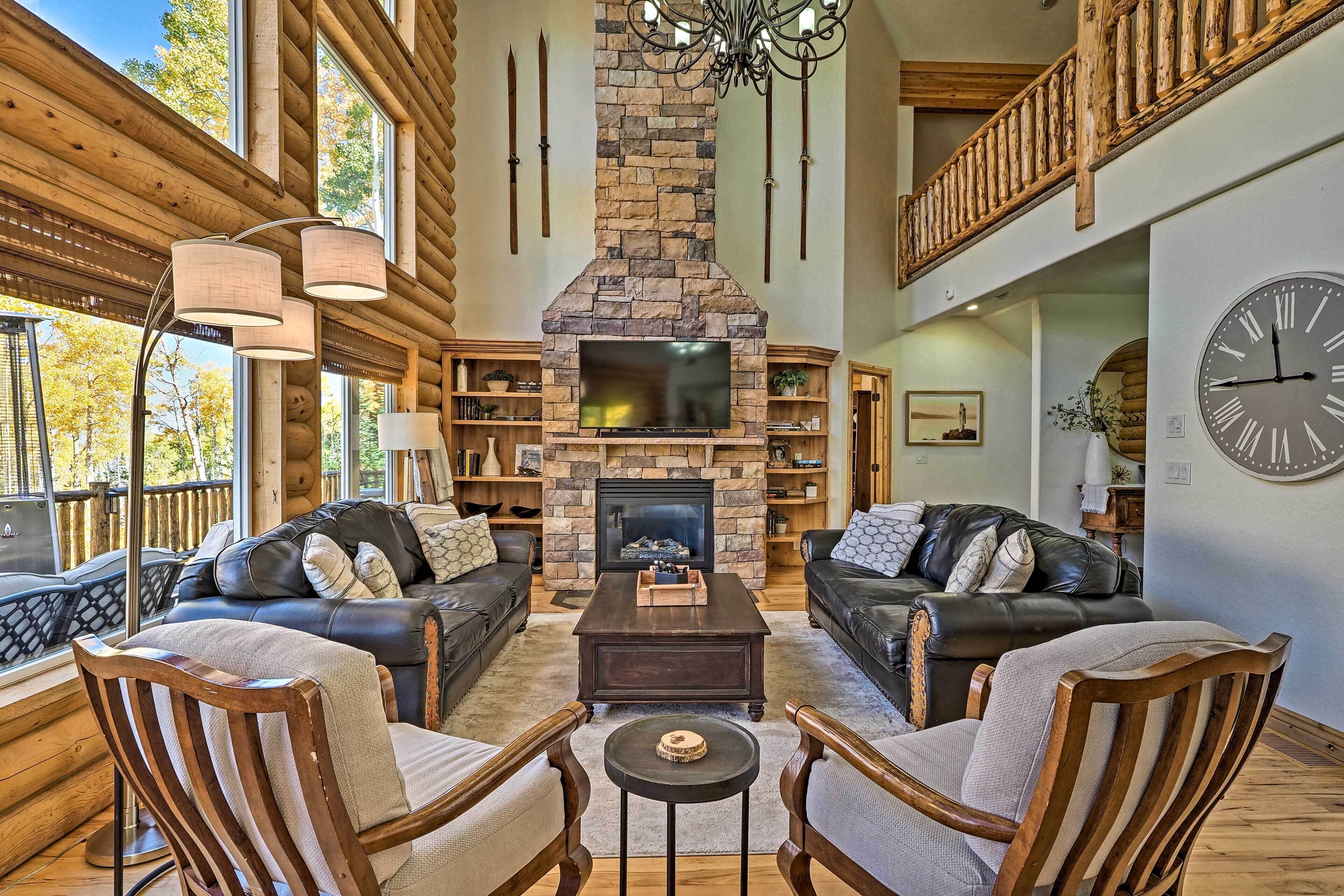 Spacious Mtn Manor, 1 Mi to Brian Head Resort!