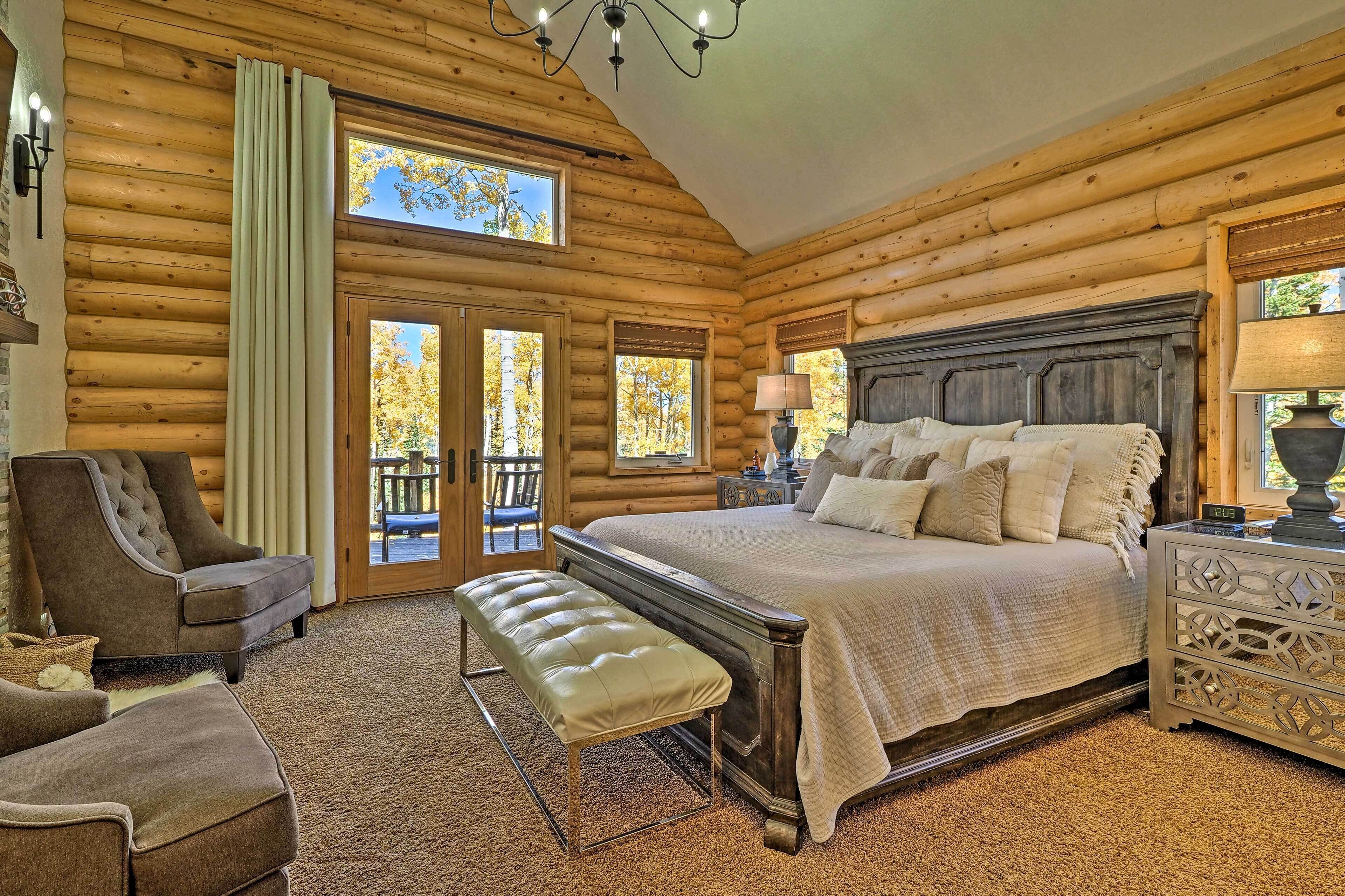 Spacious Mtn Manor, 1 Mi to Brian Head Resort!