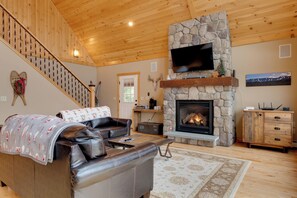 Interior - Spacious Cabin: 10 Mi to Sunday River Skiing! (Bethel)