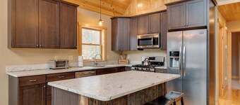 Spacious Cabin: 10 Mi to Sunday River Skiing!