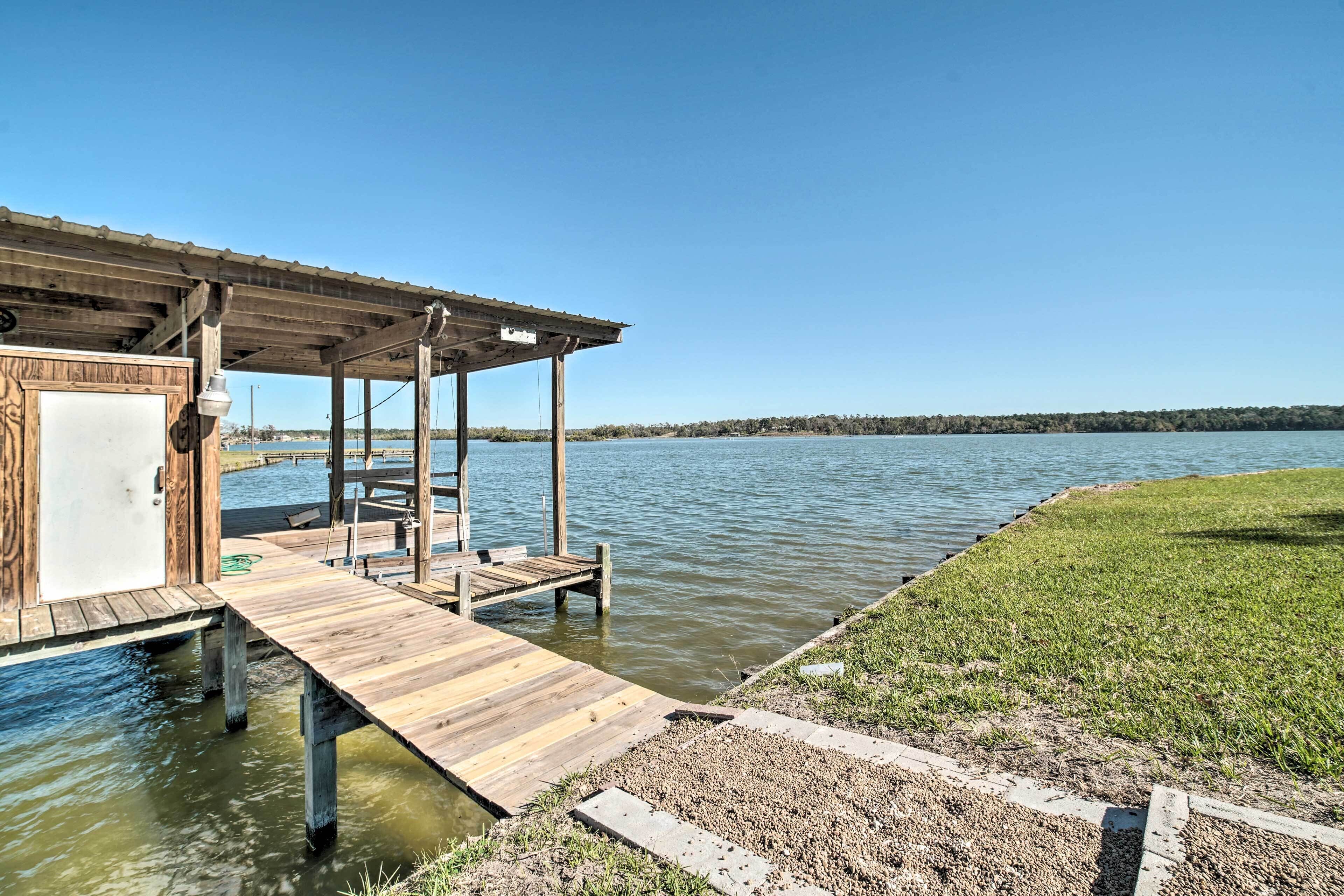 Lake Livingston House w/ Hot Tub, Dock & Views!
