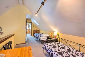 House (3 Bedrooms) | 3 bedrooms, bed sheets