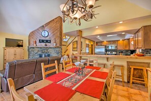 Hus (3 Bedrooms) | Eget kök | Mikrovågsugn, ugn, spishäll och diskmaskin