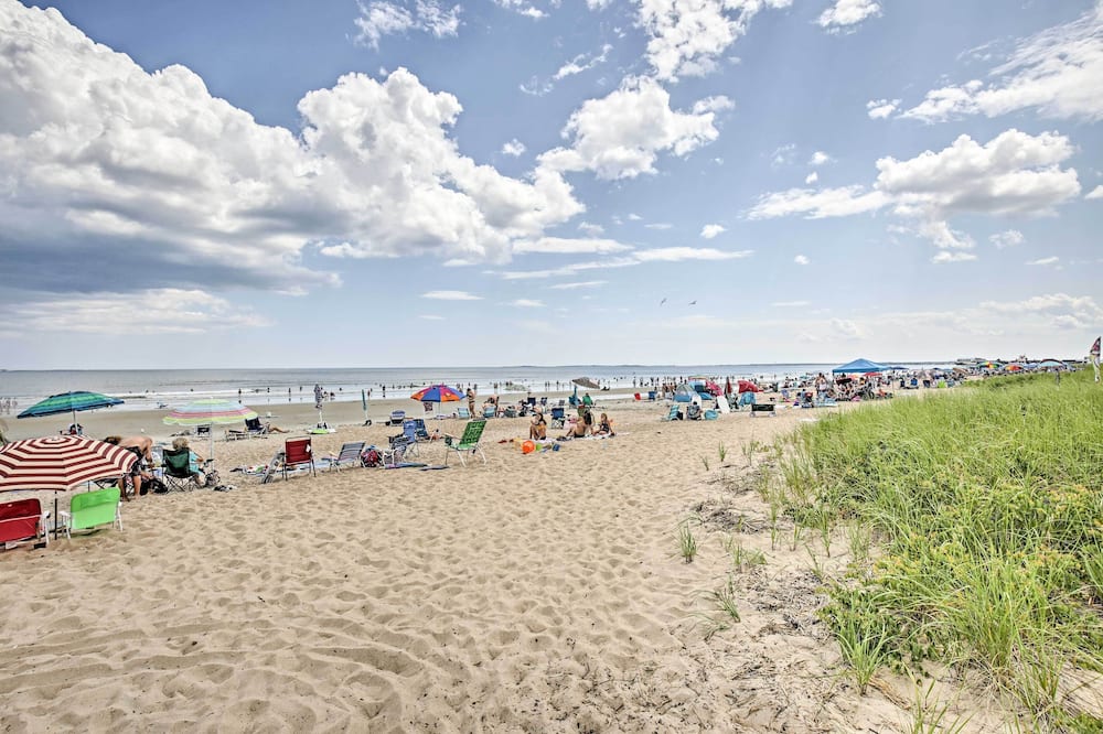 Old Orchard Beach Home w/ Patio: Walk to Beach - Biddeford Pool, ME