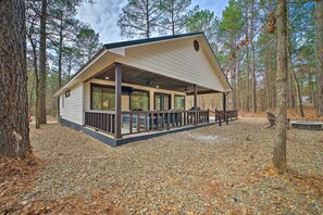 Interior - Chic Broken Bow Escape w/ Hot Tub & Fire Pit! (Broken Bow)