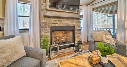 Chic Broken Bow Escape w/ Hot Tub & Fire Pit!