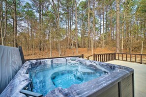 Interior - Chic Broken Bow Escape w/ Hot Tub & Fire Pit! (Broken Bow)