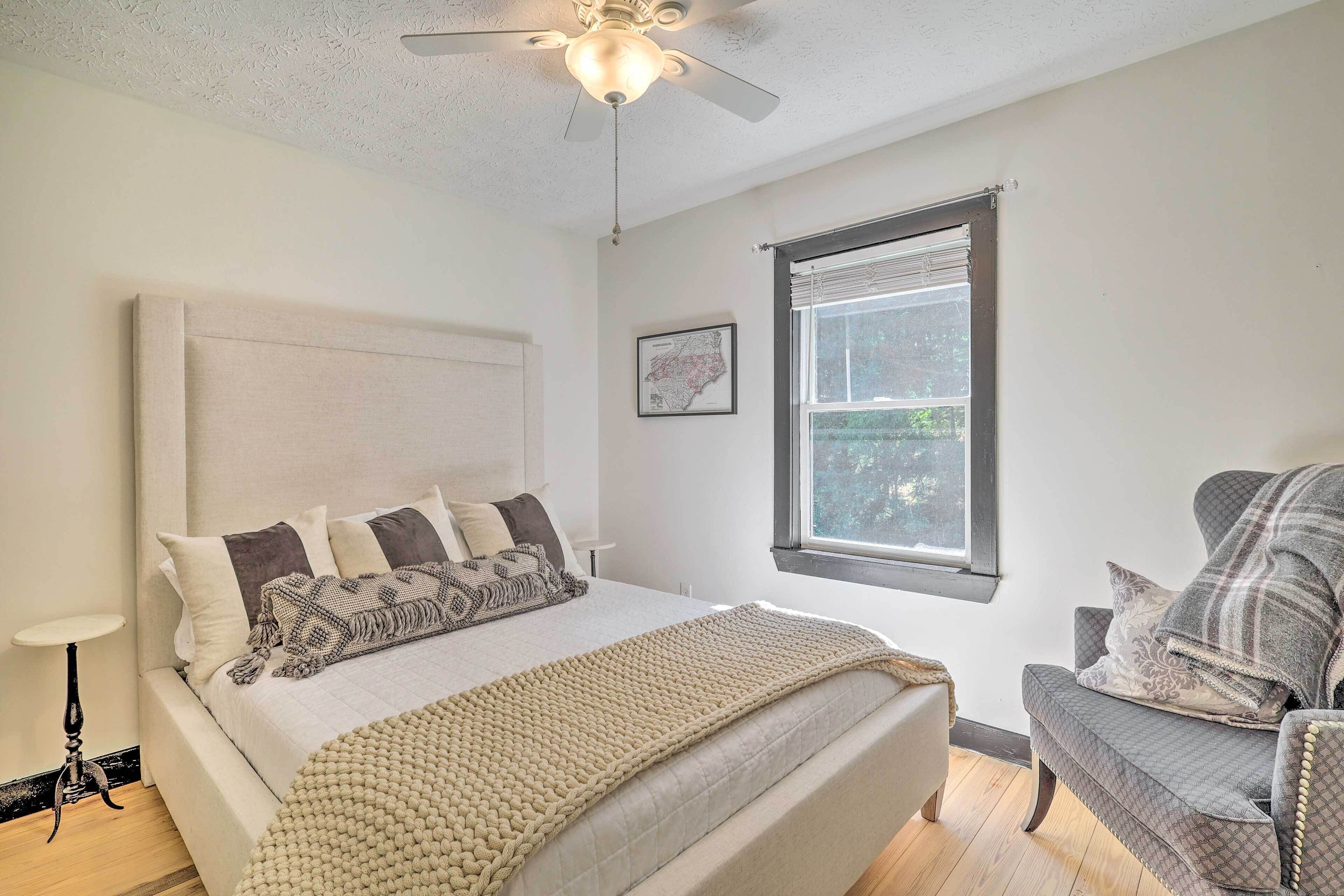 Boone Hideaway w/ Deck, Grill & Forest Views!