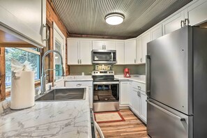 House (2 Bedrooms) | Interior - Secluded Table Rock Lake/branson Cabin w/ Hot Tub! (Kimberling City)