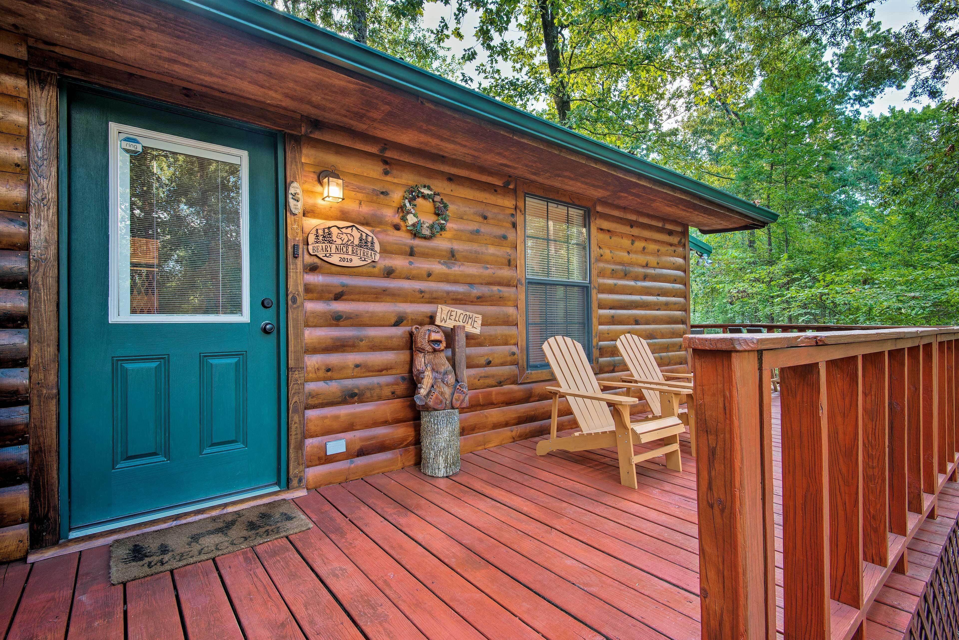 Serene Broken Bow Cabin w/ Hot Tub + Fire Pit