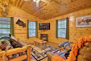 House (2 Bedrooms) | Interior - Broken Bow Cabin w/ Hot Tub, Near Hiking + Fishing (Broken Bow)