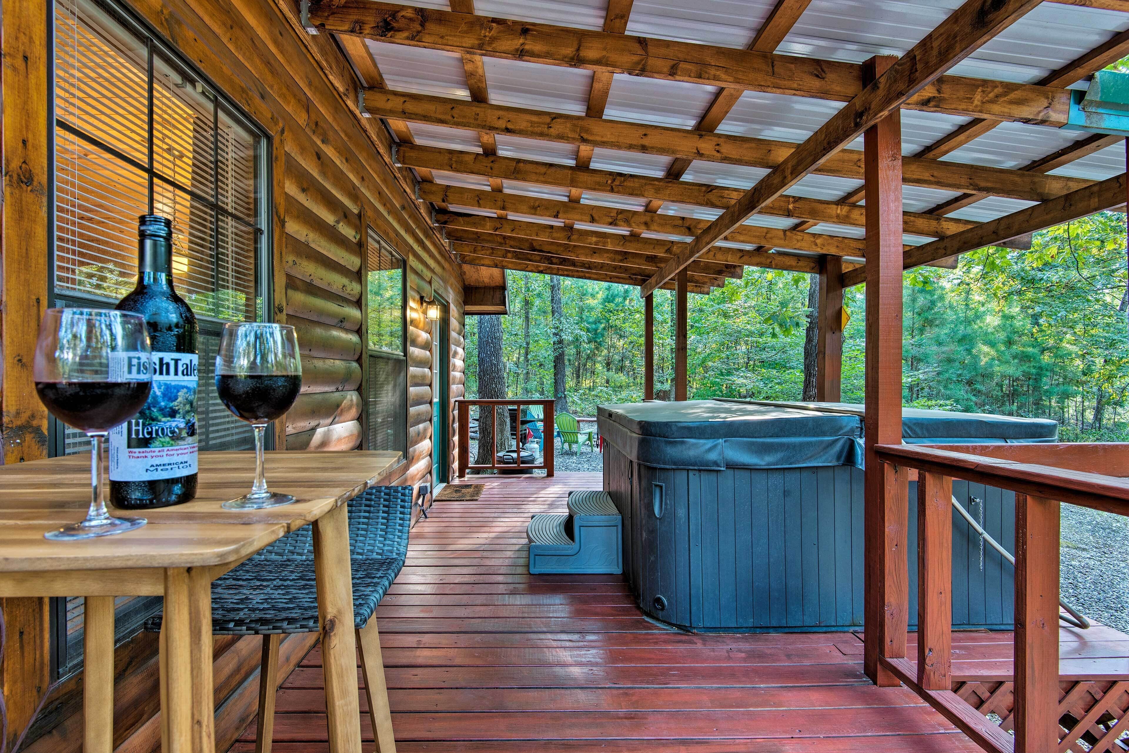 Serene Broken Bow Cabin w/ Hot Tub + Fire Pit