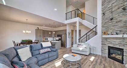 Inviting Hideout Townhome w/ Balcony & Lake Views!