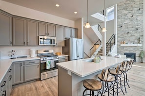 Apartment (4 Bedrooms) | Interior - Inviting Hideout Townhome w/ Balcony & Lake Views! (Heber City)