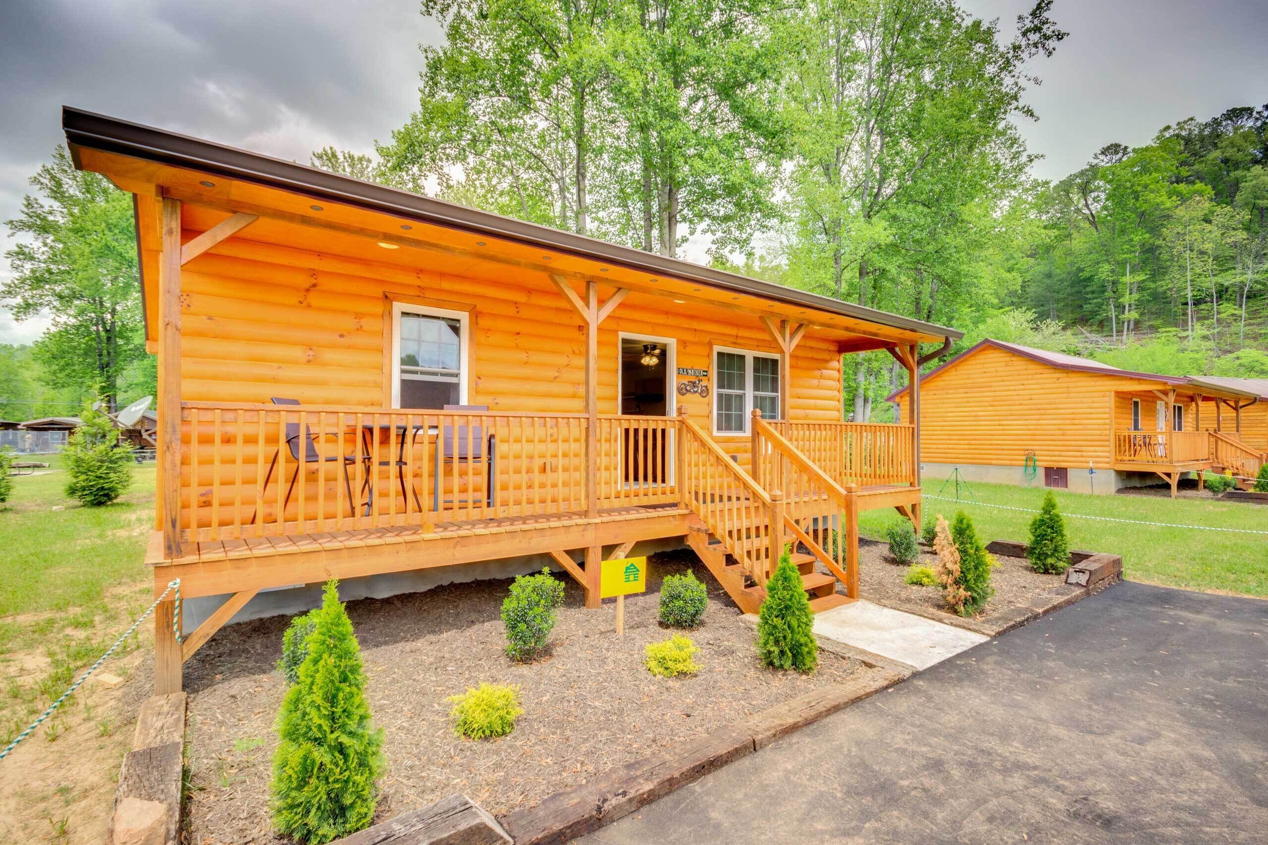 Cozy Bryson City Cabin ~ 6 Mi to Harrah's Casino!