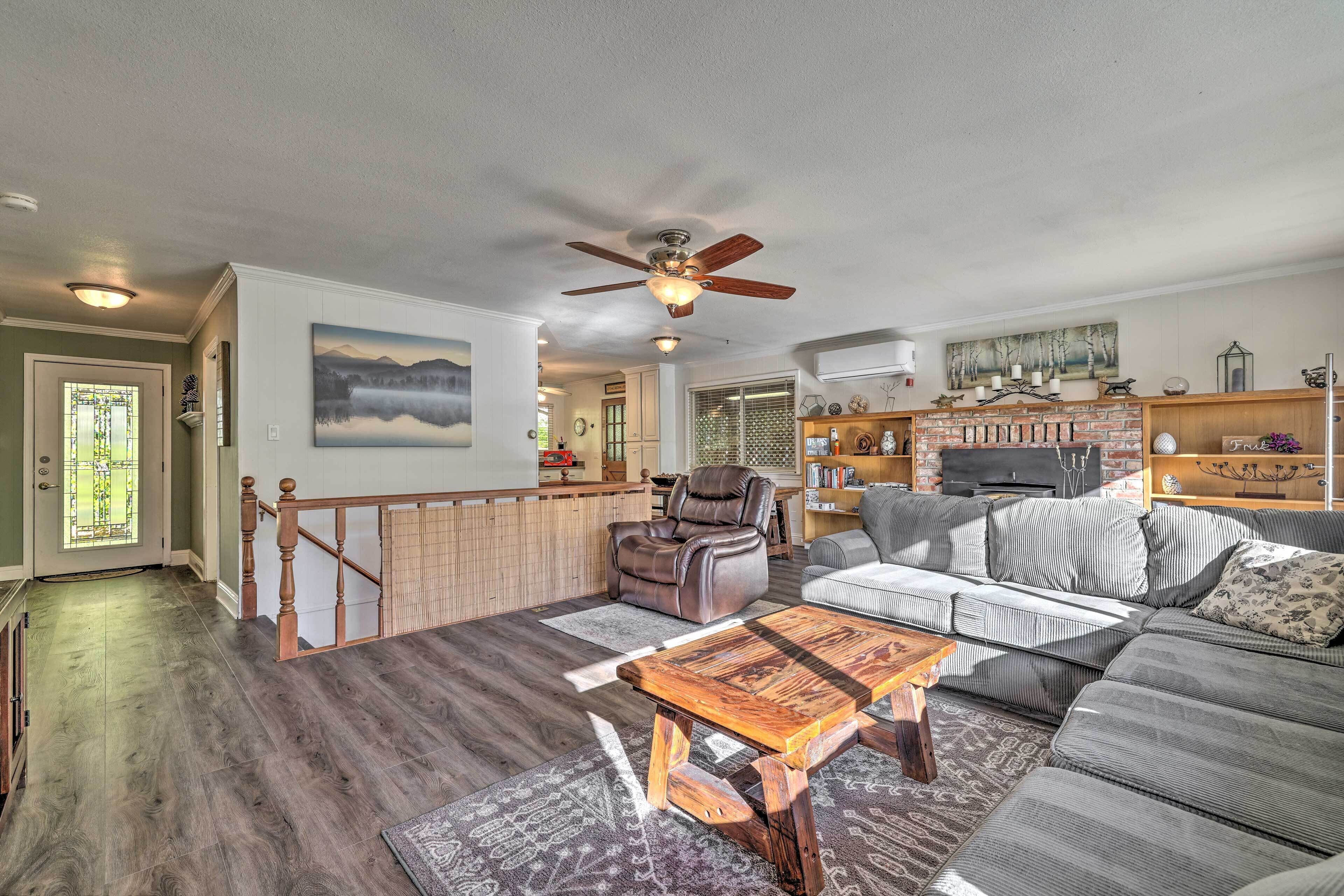 Enchanting Cabin w/ Deck & Nat'l Forest Views