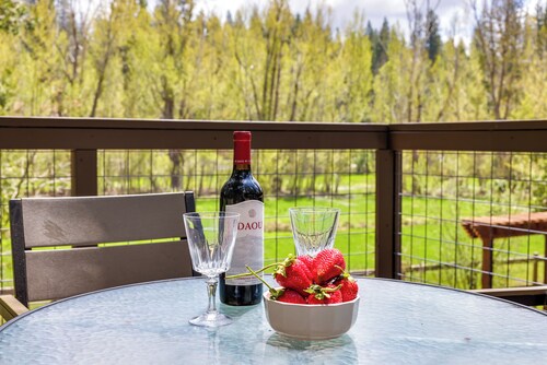 Furnished Deck & Nat'l Forest Views: Arnold Cabin